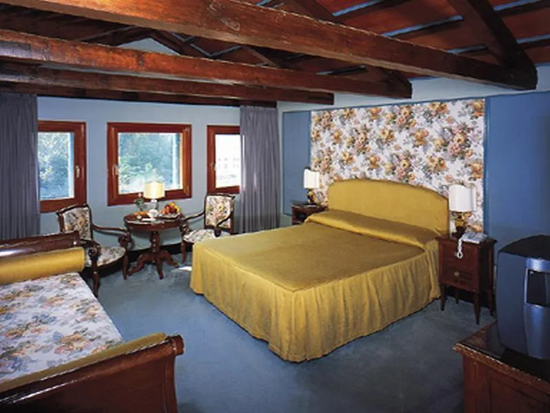 Hotel Santa Chiara Venezia 4*,